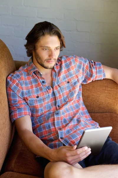 Young man holding digital tablet — Stock Photo, Image