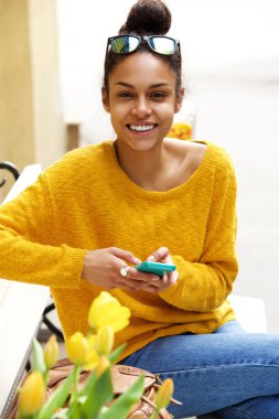 Cep telefonu ile çekici Bayan