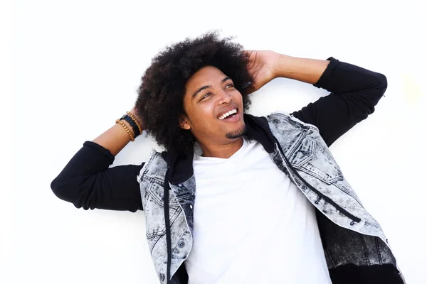 Glücklicher Mann mit Händen im Afro-Haar — Stockfoto