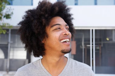 Afro genç Afro-Amerikan adamla