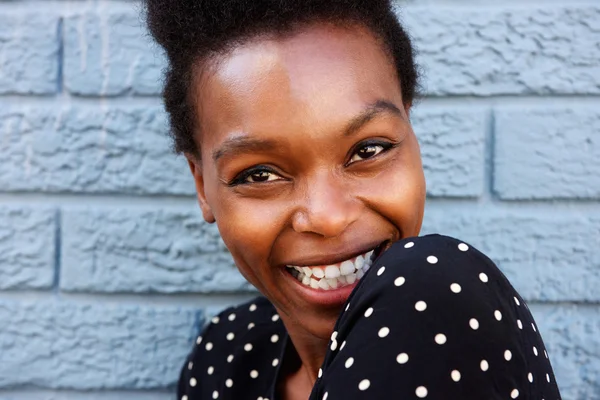 Cara de mujer africana alegre —  Fotos de Stock