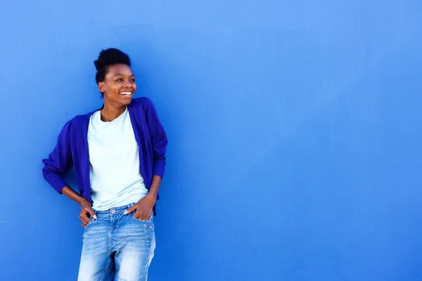 Jovem mulher africana feliz — Fotografia de Stock