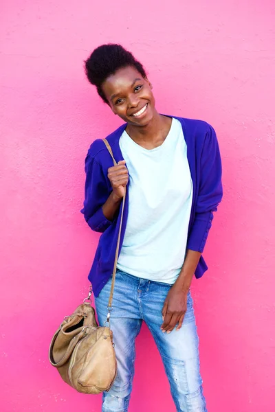 Retrato de mujer africana joven con estilo —  Fotos de Stock