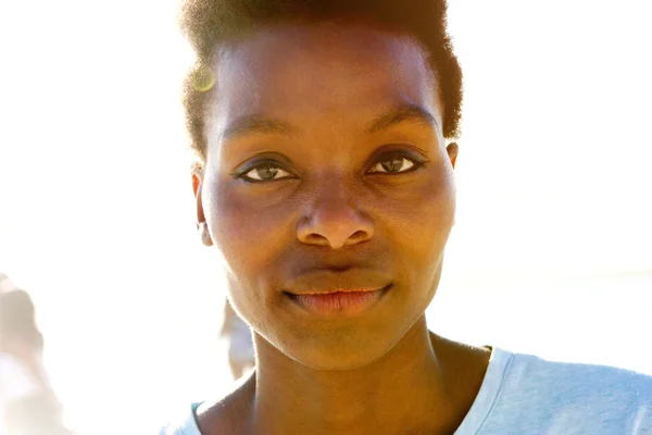 Jovem mulher africana bonita rosto — Fotografia de Stock