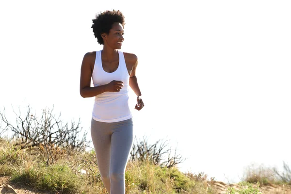 Feliz joven modelo femenino corriendo — Foto de Stock