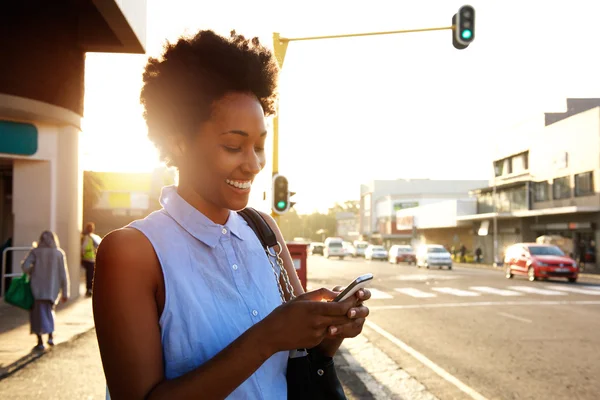 Beautiful african woman using cellphone — Stock Photo, Image