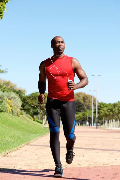 Přizpůsobit mladý africký muž běží — Stock fotografie