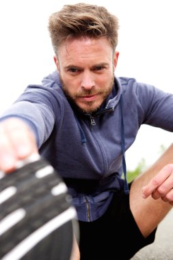 Streç yapmak dışında çekici eski atlet