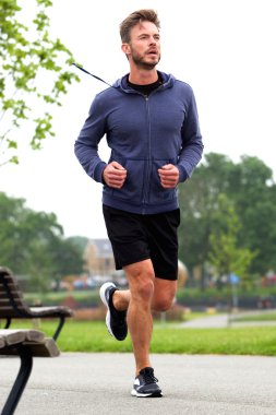 Çekici orta yaş runner Park