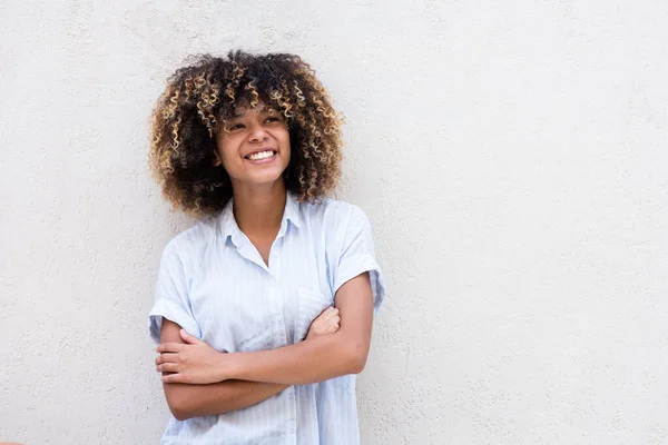 Horizontaal Portret Glimlachend Jong Afrikaans Amerikaans Tiener Meisje Met Krullend — Stockfoto