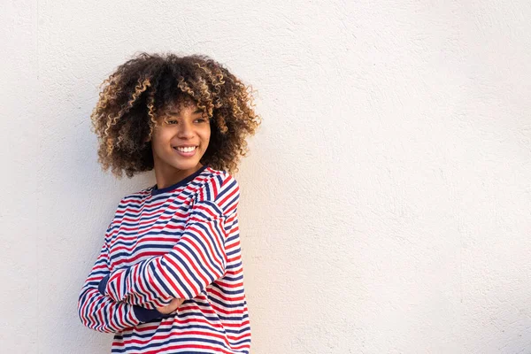 Porträt Coole Afrikanisch Amerikanische Mädchen Posiert Mit Von Weißem Hintergrund — Stockfoto