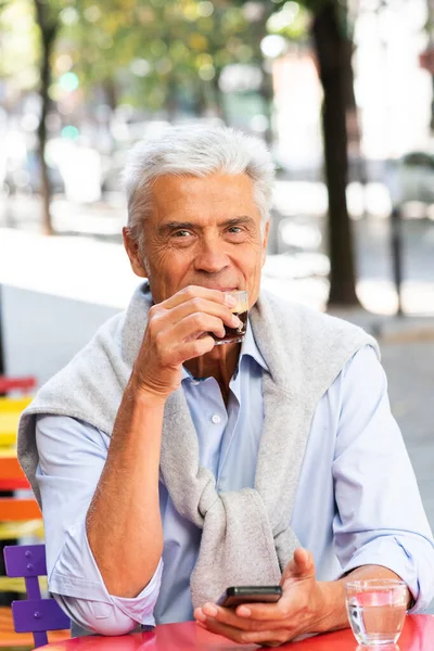 Retrato Hombre Mayor Saludable Bebiendo Taza Café Arte Café Aire — Foto de Stock
