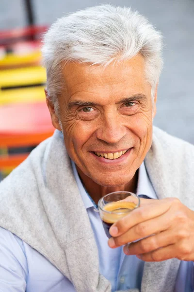 Close Ritratto Bell Uomo Anziano Bere Tazza Caffè — Foto Stock