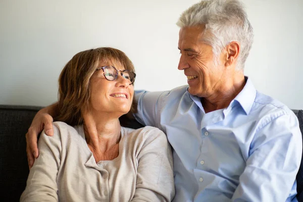 Close Portrait Smiling Older Couple Sitting Sofa Looking Each Other — Stock Photo, Image