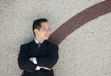 modern iş adamı dışarıda gülümseyen