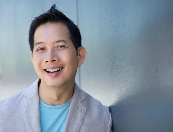 Confident asian man smiling — Stockfoto
