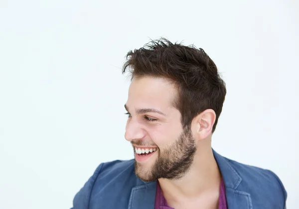 Joven de moda sonriendo sobre fondo blanco — Foto de Stock