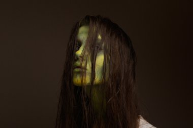 Evil zombi kız
