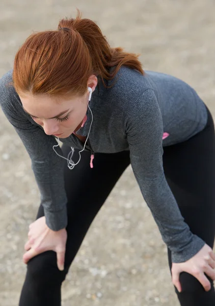 Frau entspannt sich nach dem Training — Stockfoto