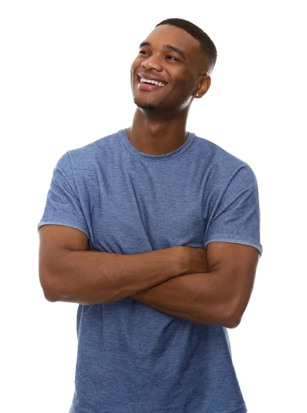 Atractivo joven negro sonriendo con los brazos cruzados — Foto de Stock