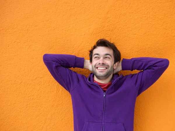 Young man smiling with hands behind head — Stock Photo, Image