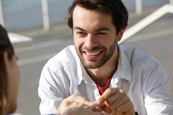 Happy young man putting engagement ring on woman finger — Stock Photo, Image