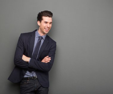 Mutlu genç iş adamı ile silah ayakta geçti