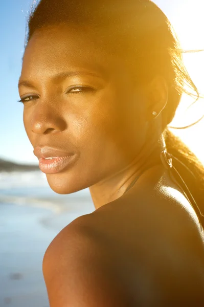 Wanita muda Afrika Amerika yang cantik — Stok Foto