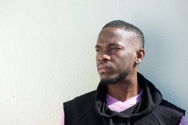 yakışıklı bir Afrikalı-Amerikalı adam 