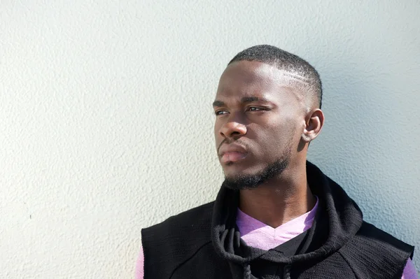 yakışıklı bir Afrikalı-Amerikalı adam 