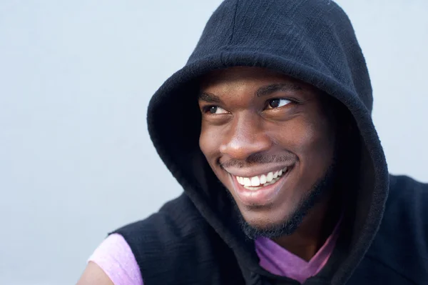 Gelukkig jonge african american man die lacht — Stockfoto