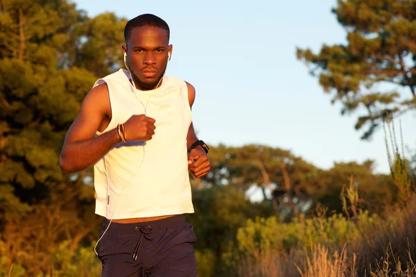 Healthy young man exercising in nature — Stock Photo, Image