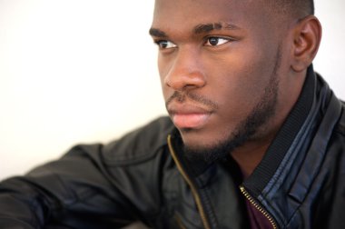 Serin modern siyah adam