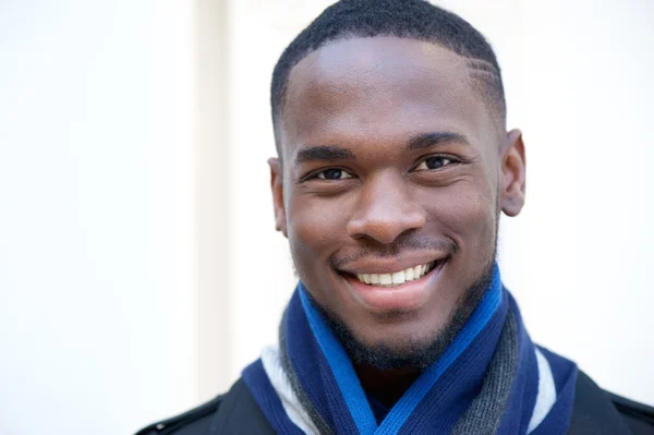 Glimlachende Afro-Amerikaanse man — Stockfoto