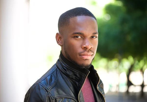 Handsome young black man posing outside — Stock Photo, Image