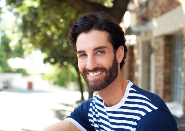 Smiling young man with beard — Stock Photo, Image