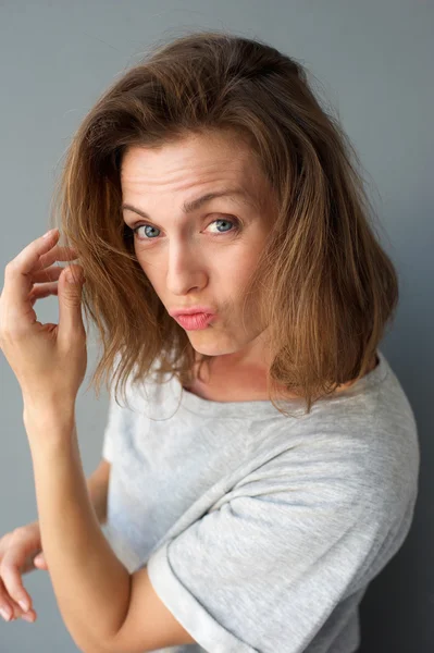 Portret van een koele medio volwassen vrouw close-up — Stockfoto