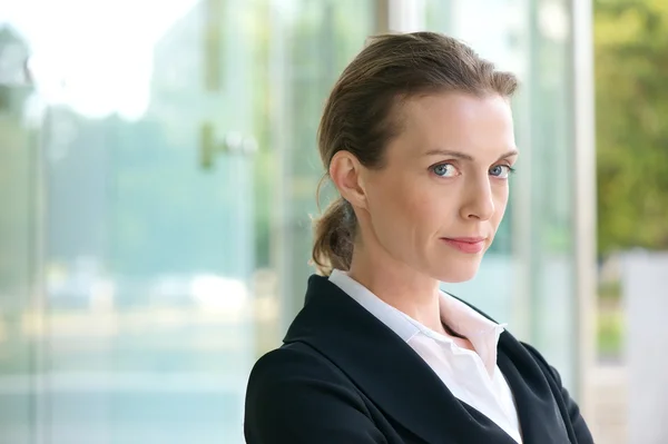 Portret van een vertrouwen zakenvrouw close-up — Stockfoto