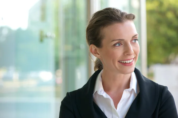 Carrera mujer de negocios sonriendo —  Fotos de Stock
