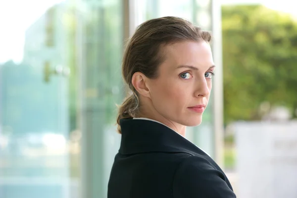 Close up retrato de uma mulher de negócios profissão atraente — Fotografia de Stock