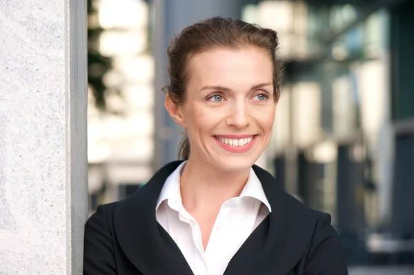 Portret van een professionele vrouw die lacht close-up — Stockfoto
