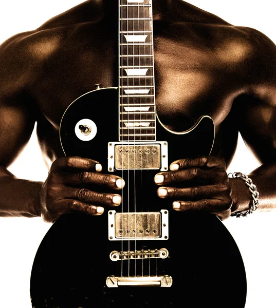 Afrikanisch-amerikanischer hemdloser Mann mit E-Gitarre — Stockfoto