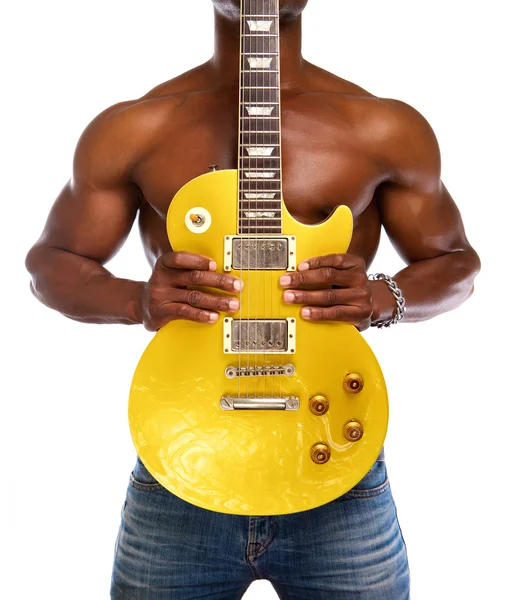Musclé noir homme tenant guitare électrique — Photo
