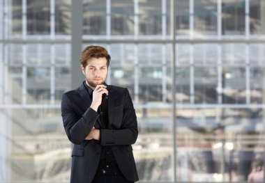 Siyah takım düşüncesinde işadamı