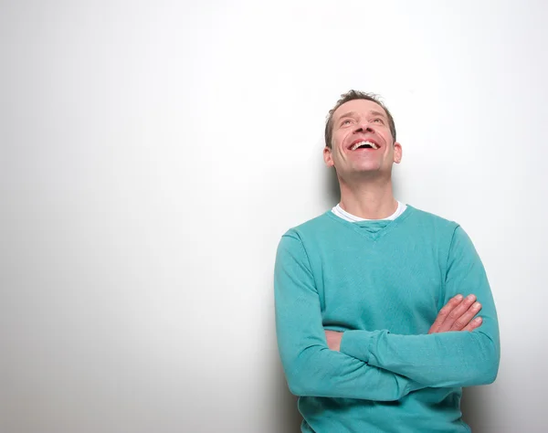 Man laughing with arms crossed and looking up — Stock Photo, Image