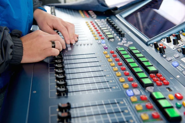 Man operating sound levels — Stock Photo, Image