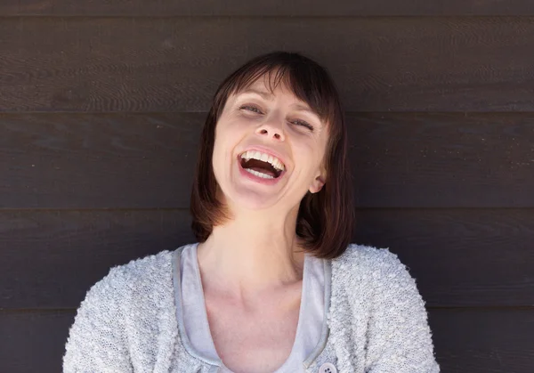 Hermosa mujer mayor riendo — Foto de Stock