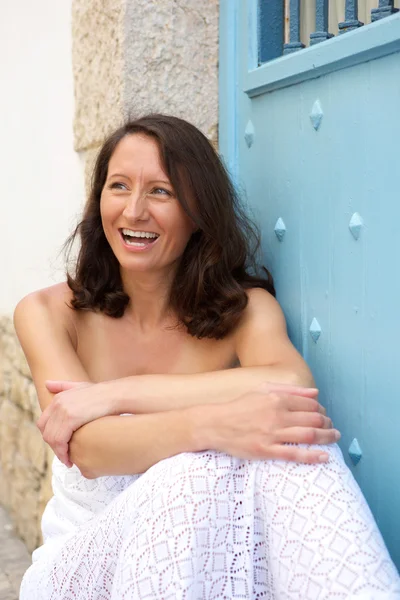 Happy woman with brown hair laughing outside — Stock Photo, Image