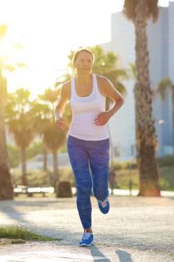 Açık havada çalışan fitness kadın