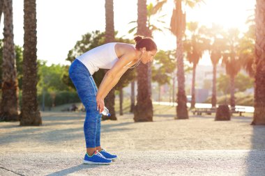 Yorgun kadın egzersiz egzersiz sonrası dinlenme